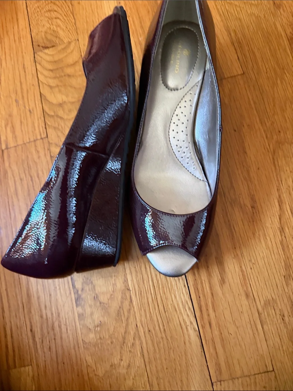 Bandolino sleek patent